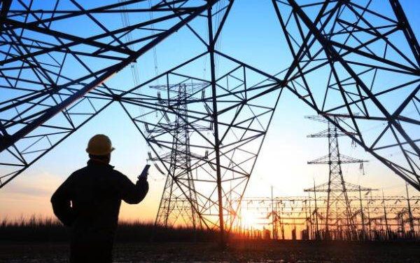 Premier Energy, despre situația în urma ninsorii: 15 localități rămân în continuare fără lumină | VIDEO