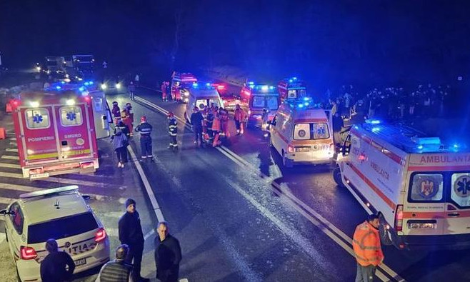 Accident între două autocare în care se aflau 84 de copii, în județul Sibiu. 33 de minori şi un adult au fost transportați la spital | FOTO