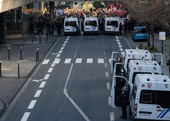 Более полумиллиона французов протестовали против пенсионной реформы в четверг