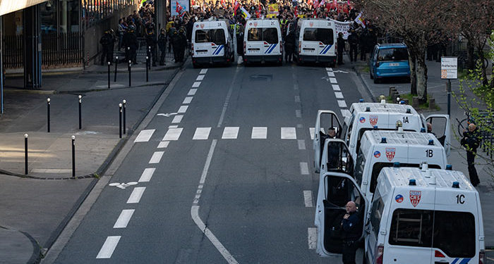 Более полумиллиона французов протестовали против пенсионной реформы в четверг