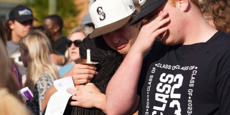 Detalii de la atacul armat la o petrecere de adolescenți din SUA. Un băiat de 18 ani a murit pentru a salva viața surorii sale