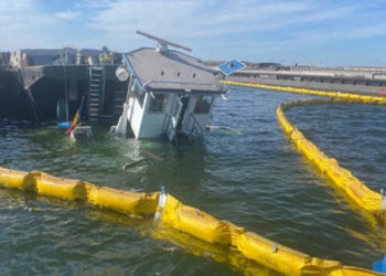 O navă din Cehia s-a scufundat în Portul Constanţa după o coliziune. Cinci oameni se aflau la bord | FOTO