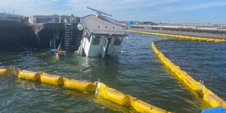 O navă din Cehia s-a scufundat în Portul Constanţa după o coliziune. Cinci oameni se aflau la bord | FOTO