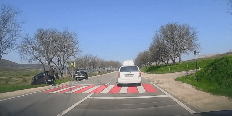 Dimineață cu ghinion! Două mașini au fost grav avariate în apropiere de Călărași