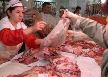 Carnea de miel, la mare căutare în ajun de Paști. Dezvăluirile unui producător de ovine și prețul la care poate fi cumpărată carnea tradițională | VIDEO