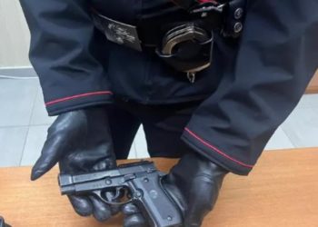 Un moldovean a scos arma și a tras în fereastra vecinilor italieni: Explicația incredibilă dată polițiștilor din Padova