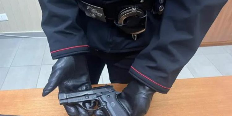 Un moldovean a scos arma și a tras în fereastra vecinilor italieni: Explicația incredibilă dată polițiștilor din Padova