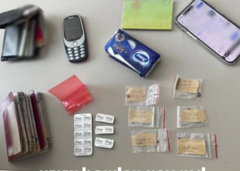 Doi cetățeni străini au vrut să treacă frontiera fără să declare 6 pietre prețioase: Fiecare ar valora 13 mii dolari