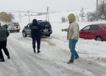 Vremea de afară le dă bătăi de cap șoferilor: Se circulă cu dificultate spre și dinspre România