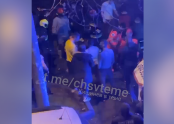 Momentul în care un băiat de 19 ani cade dintr-un copac, după miezul nopții: Tânărul, transportat la spital | VIDEO