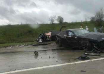 Un BMW și o Honda, făcute zob, după ce s-au ciocnit violent, lângă Băcioi: Șoferii şi o pasageră minoră, spitalizați | FOTO/VIDEO