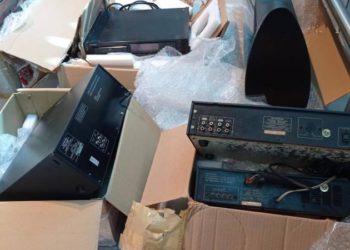 O femeie a rămas fără aparataj muzical profesional la aeroport: Ar fi uitat să-l declare