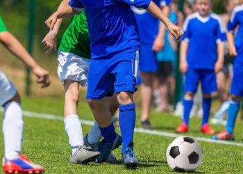 Tragedie în timpul unui meci de fotbal la Comrat: Un băiețel de 11 ani a decedat în vestiar, după ce i s-a făcut rău pe teren