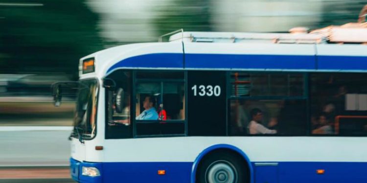 Traficul rutier pe un tronson al străzii București, suspendat astăzi: Cum a fost redirecționat transportul public