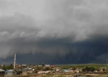 O tornadă puternică a lovit zonele din Turcia afectate anterior de cutremur. O persoană a murit, iar peste 40 au fost rănite | VIDEO