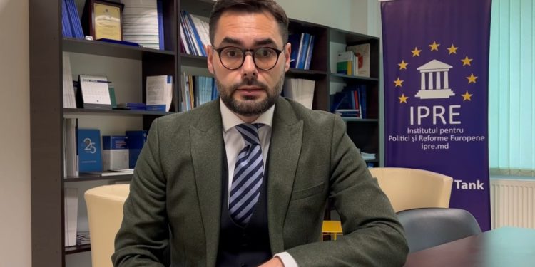 Юлиан Гроза: «Вопрос о начале переговоров по вступлению Молдовы в ЕС, не будет рассмотрен раньше декабря»