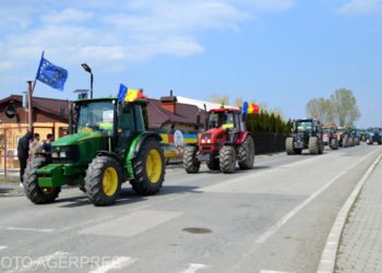 În România mii de fermieri români au ieșit cu tractoarele pe străzi. Protest față de preţurile de dumping ale cerealelor ucrainene și față de politicile europene. Reacția ministrului Agriculturii | VIDEO