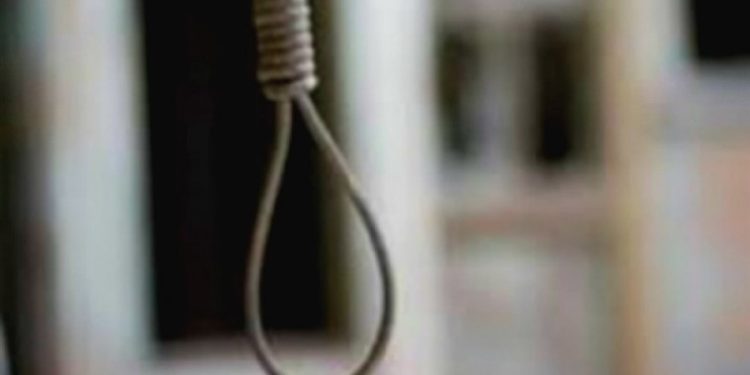 Descoperire macabră, la Rezina. O femeie și-a găsit tatăl strangulat în propria casă