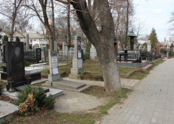 Atenție, chișinăuieni! De azi, accesul transportului privat în cimitire este interzis | VIDEO