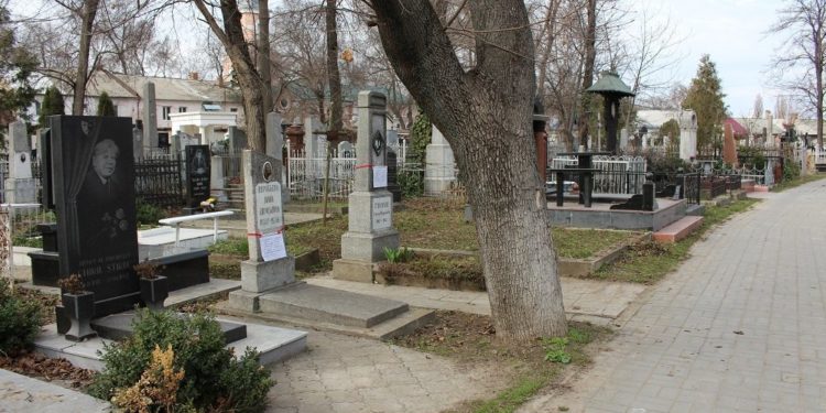 Atenție, chișinăuieni! De azi, accesul transportului privat în cimitire este interzis | VIDEO