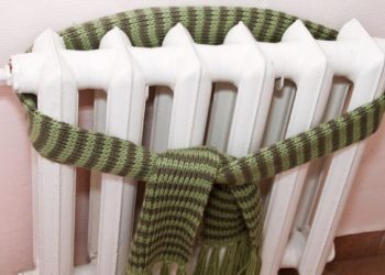 Frig afară, frig și în case: Nevoiți să-și încălzească locuințele, chișinăuienii spun că așteaptă cu frica în sân facturile pentru aprilie, după ce au fost anulate compensațiile | VIDEO