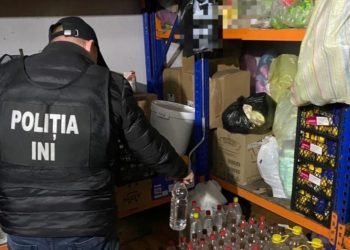 Vindea ilegal spirt și țăgări și spirt în piața din Cimișlia. Antreprenorul riscă să nu mai poată desfășura activități economice | VIDEO