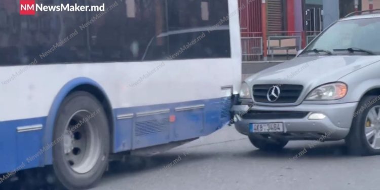 Chișinău: Încă un accident cu implicarea unui troleibuz. A fost afectată circulația transportului public
