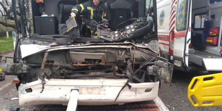 Autocar de pe ruta Odessa-Chișinău, implicat în accident. Șoferul a ajuns la spital