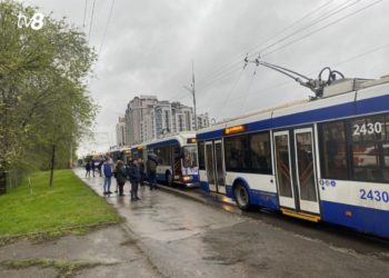 Evitați zona! Un accident rutier pe bd. Grigore Vieru a afectat circulația troleibuzelor. Se atestă întârzieri de 40 de minute