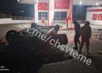 Un Ford Mustang a ajuns în pompa unei benzinării din Stăuceni și s-a inversat. Cine este șoferul