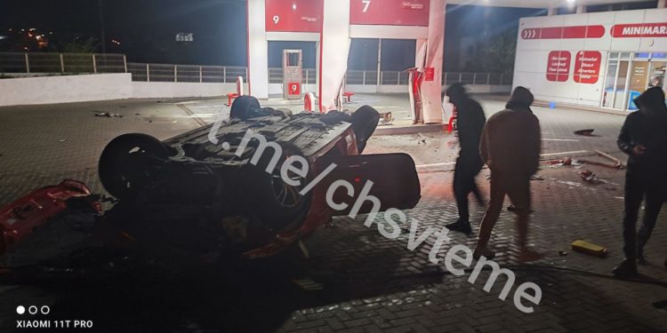 Un Ford Mustang a ajuns în pompa unei benzinării din Stăuceni și s-a inversat. Cine este șoferul