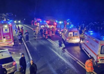 Accident între două autocare în care se aflau 84 de copii, în județul Sibiu. 33 de minori şi un adult au fost transportați la spital | FOTO