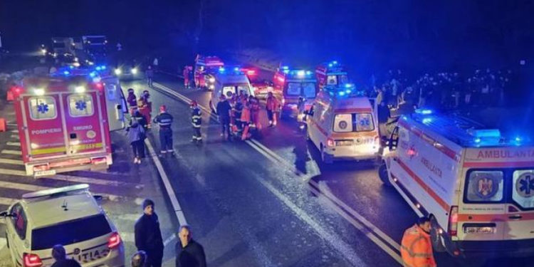Accident între două autocare în care se aflau 84 de copii, în județul Sibiu. 33 de minori şi un adult au fost transportați la spital | FOTO