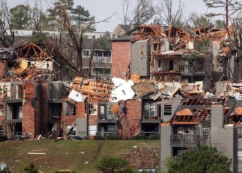 Убийственные торнадо в США: есть разрушения и жертвы | FOTO