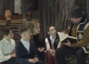 Spectacolul „Acasă de Paști”, prezentat pe scena Centrului Raional de Cultură „Andrei Suruceanu” din Orhei. Copiii au evoluat alături de un actor profesionist | VIDEO