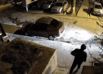 La Buiucani un adolescent a fost jefuit noaptea în stradă. Avea la el o geantă plină cu bani și carduri bancare | VIDEO