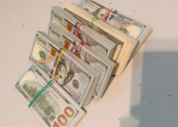 Circa 55.000 de dolari, găsiți în valiza unui cetățean străin ce urma să zboare spre Varșovia | VIDEO