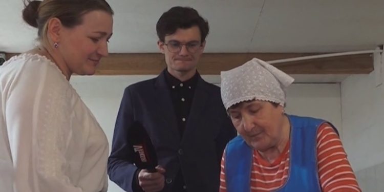 Forfătă mare în bucătăriile gospodinelor în ajun de Paști. Bucătăresele unei pensiuni din satul Butuceni au dezvăluit secretul celor mai gustoase bucate tradiționale | VIDEO