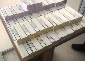 Sute de pachete de țigări – găsite în bagajul unui pasager, la Aeroport. Unde urmau să ajungă