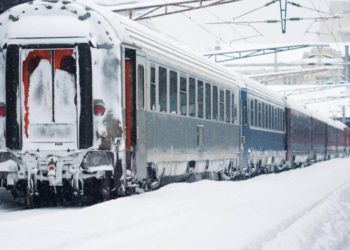 Trenul Chişinău-Bucureşti întârzie cu peste 6 ore. A rămas blocat la graniţa cu România din cauza zăpezii