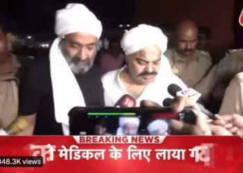 Uciși în direct. Un fost politician indian și fratele său, împușcați de indivizi deghizați în jurnaliști