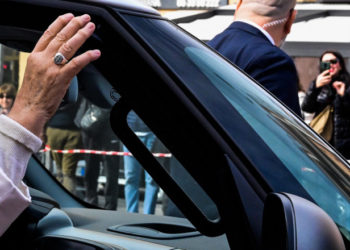 „Sunt încă în viață”. Papa Francisc a părăsit spitalul din Roma unde a fost tratat pentru bronșită  Citește mai mult la: https://www.digi24.ro/stiri/externe/mapamond/sunt-inca-in-viata-papa-francisc-a-parasit-spitalul-din-roma-unde-a-fost-tratat-pentru-bronsita-2301689  Informaţiile publicate pe site-ul Digi24.ro pot fi preluate, în conformitate cu legislația aplicabilă, doar în limita a 120 de caractere.