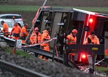 Trenuri deraiate în Elveția în timpul unei furtuni: 15 răniți. Vântul a bătut cu aproape 140 km/h