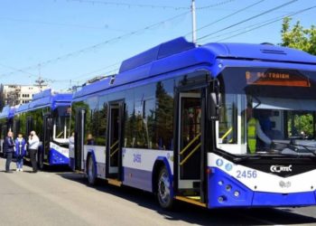 Выходной у бюджетников: как будет ходить общественный транспорт 1 мая