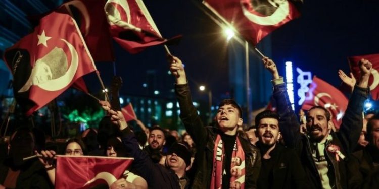 Эрдоган лидирует на президентских выборах в Турции после подсчета 99% голосов, но не набирает 50% для победы в первом туре