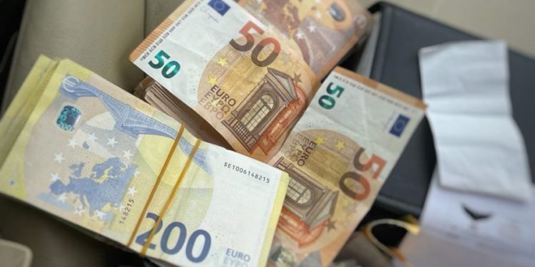 Таможенники предотвратили попытку незаконного провоза в Молдову более 40 тыс. евро