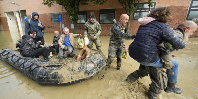 Из-за наводнений в Италии погибли 11 человек