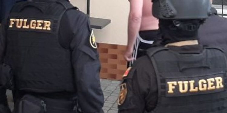 Изготавливали и продавали фальшивые документы: задержан бывший сотрудник силовых структур