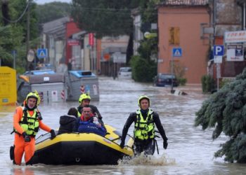 В Италии продолжает расти число жертв разрушительных наводнений. Более 13 тыс. человек покинули свои дома | VIDEO