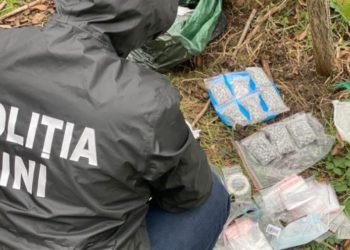 Наркотики на 1,5 миллиона леев: Правоохранители задержали двух подростков